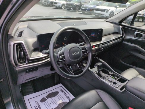 Certified 2025 Kia Sorento EX w/ Panoramic Sunroof Package FWD image 16