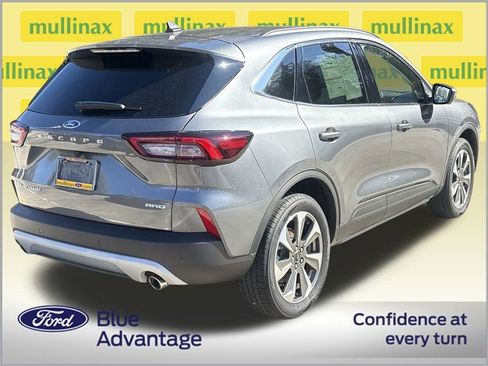 Certified 2025 Ford Escape Platinum w/ Premium Technology Package image 4