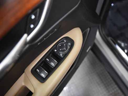 Used 2018 Cadillac XT5 Platinum w/ Driver Assist Package image 10