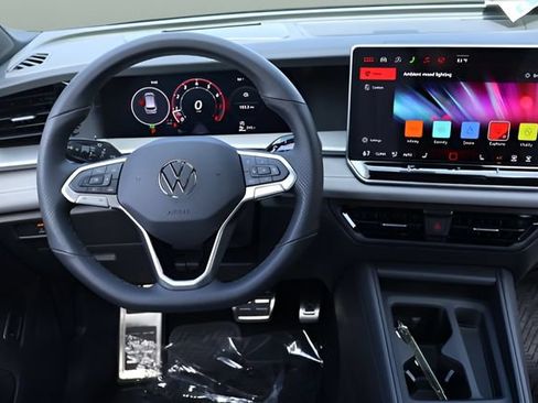 New 2026 Volkswagen Tiguan SE R-Line FWD image 15