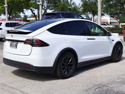 Used 2022 Tesla Model X image 10