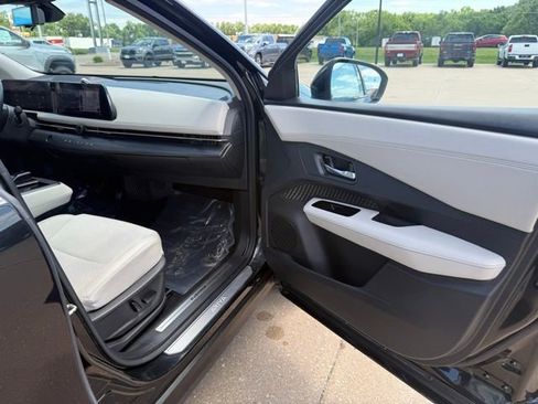 Used 2023 Nissan Ariya AWD image 55