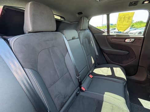 Used 2025 Volvo XC40 B5 Plus AWD/4WD image 37