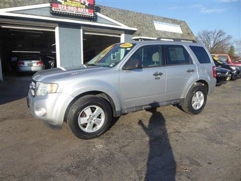 Used 2011 Ford Escape XLT image 3