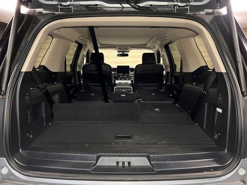 Used 2024 Ford Expedition XLT image 28