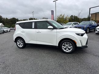 Certified 2023 Kia Soul LX w/ Option Group 015 video 2