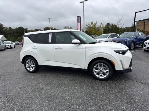 Certified 2023 Kia Soul LX w/ Option Group 015 image 2