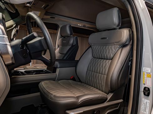 Used 2026 Ford F450 Platinum w/ Platinum Plus Package image 23