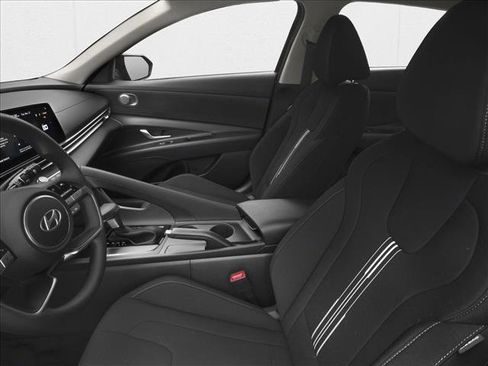 New 2025 Hyundai Elantra SEL image 6