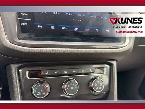 Used 2024 Volkswagen Tiguan SE image 28