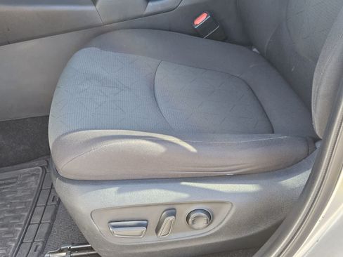 Used 2024 Toyota RAV4 XLE FWD image 22