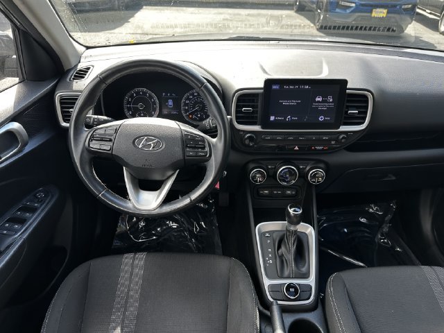 Used 2022 Hyundai Venue SEL FWD image 14