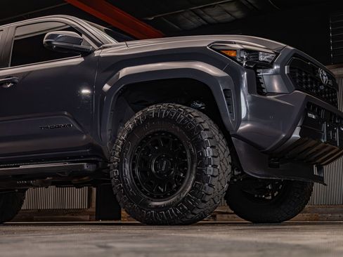Used 2024 Toyota Tacoma TRD Sport w/ TRD Sport Premium Package AWD/4WD image 12