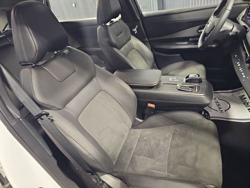 Used 2023 Nissan Ariya AWD image 14