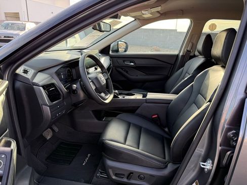 Used 2026 Nissan Rogue SL image 11