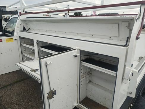 Used 2015 Ford F250 XL w/ XL Appearance Package image 3