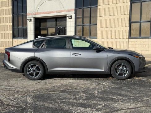 New 2025 Kia K4 LXS image 2
