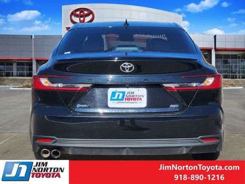 Used 2025 Toyota Camry SE image 7