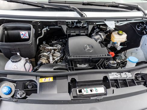 Used 2024 Mercedes-Benz Sprinter 2500 image 9