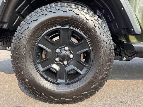 Used 2022 Jeep Gladiator Mojave w/ Cold Weather Group AWD/4WD image 12