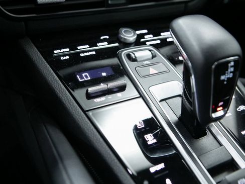 Certified 2023 Porsche Cayenne S Platinum image 22