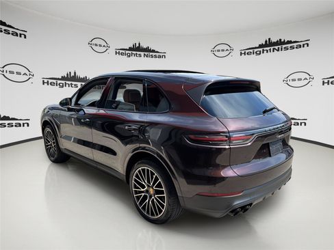 Used 2022 Porsche Cayenne Platinum Edition AWD/4WD image 3