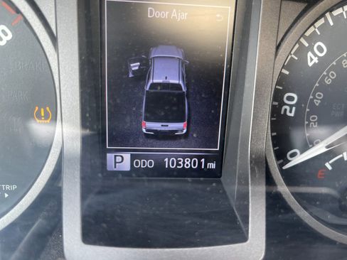 Used 2017 Toyota Tacoma TRD Sport image 28