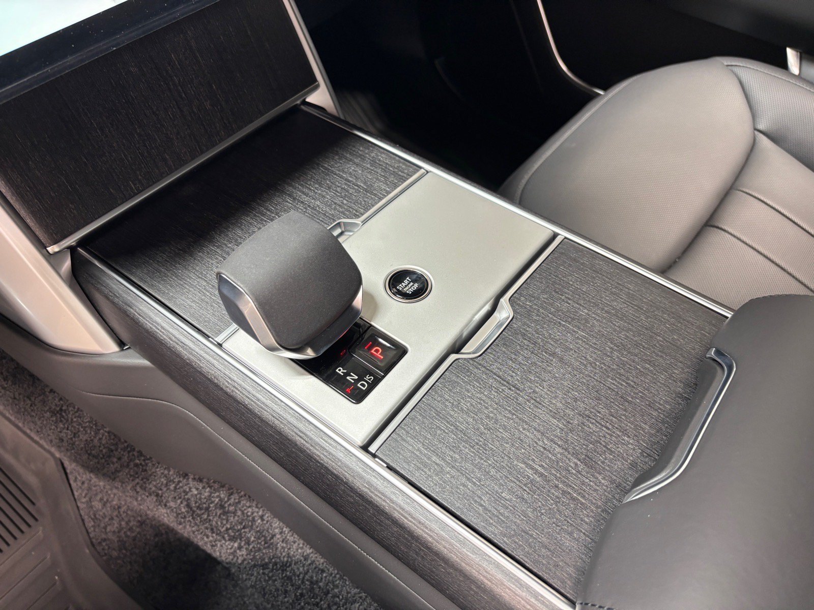 New 2026 Land Rover Range Rover SE AWD/4WD image 13