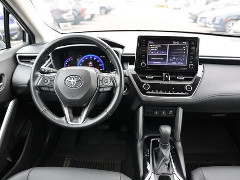 Used 2022 Toyota Corolla Cross XLE w/ Convenience Package image 16
