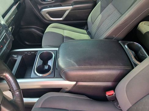 Used 2022 Nissan Titan SV w/ SV Convenience Package image 52