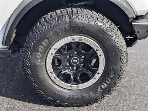 Used 2022 Ford Bronco Black Diamond w/ Sasquatch Package image 8