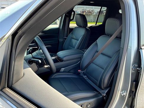 New 2025 Chevrolet Traverse LT w/ Sun and Wheel Package image 9