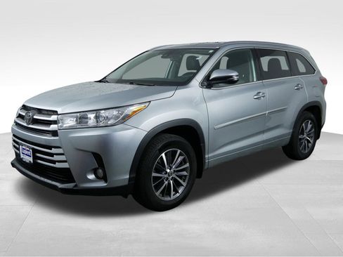 Used 2018 Toyota Highlander XLE image 4