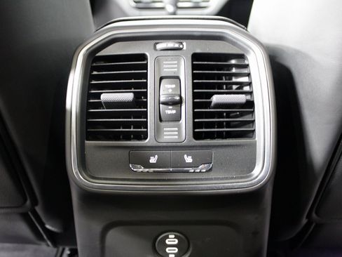 Used 2025 Porsche Macan image 19