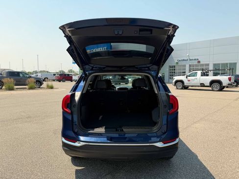 Used 2022 GMC Terrain SLT w/ Infotainment Package II AWD/4WD image 14
