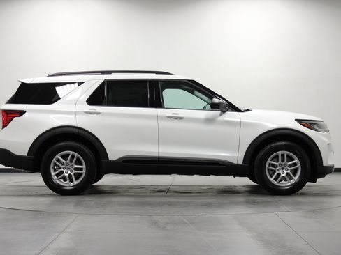 New 2026 Ford Explorer Active image 3