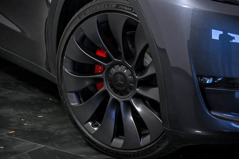 Used 2023 Tesla Model Y Performance AWD/4WD image 3