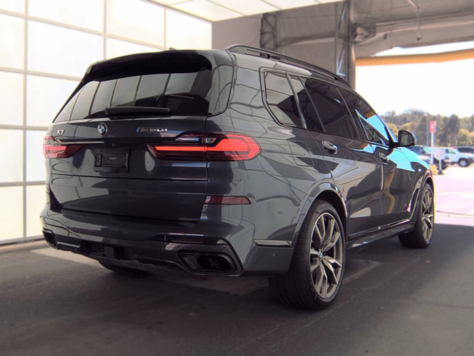 Used 2021 BMW X7 M50i AWD/4WD image 3
