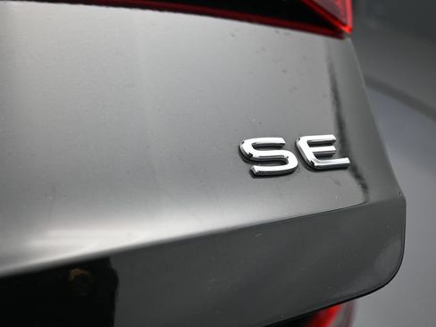 Used 2025 Volkswagen Jetta SE FWD image 33