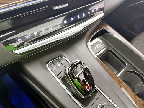 Used 2022 Cadillac Escalade Sport Platinum w/ Heavy-Duty Trailer Package AWD/4WD image 81