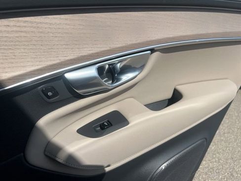 New 2026 Volvo XC90 B6 Plus w/ Protection Package Premier image 31