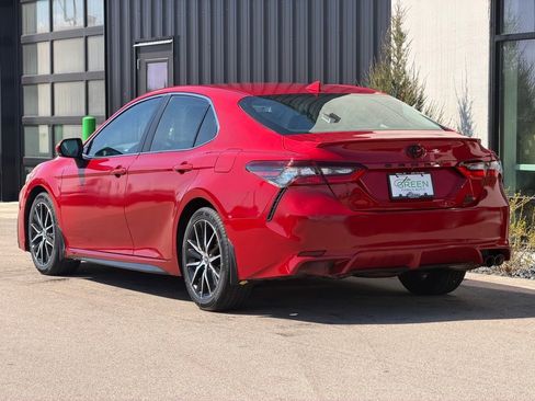 Used 2022 Toyota Camry SE w/ Cold Weather Package image 3