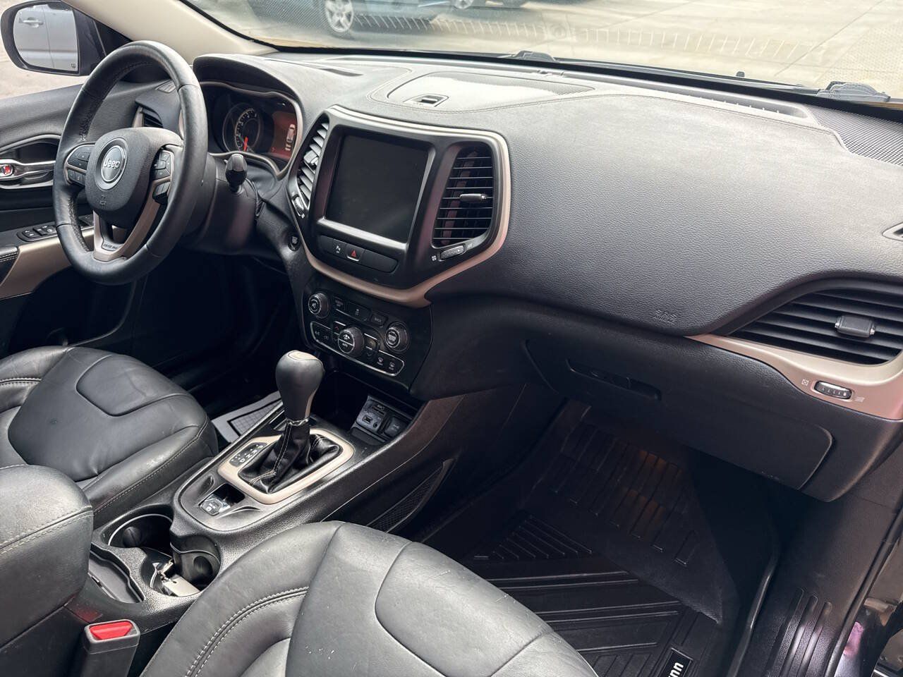 Used 2018 Jeep Cherokee Limited FWD image 15
