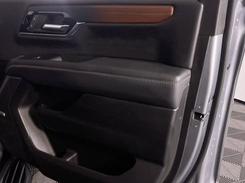 Used 2025 GMC Yukon Denali image 35