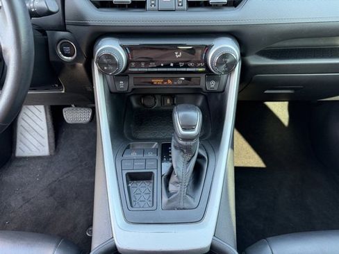 Used 2020 Toyota RAV4 XLE Premium image 17
