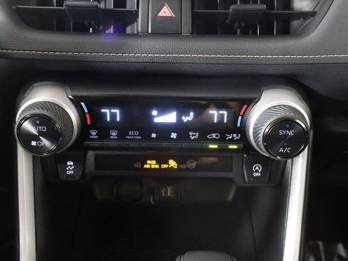 Used 2025 Toyota RAV4 XLE FWD image 40