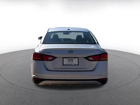 Used 2025 Nissan Altima 2.5 SV FWD image 14
