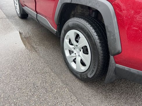 Used 2021 Toyota RAV4 LE image 28