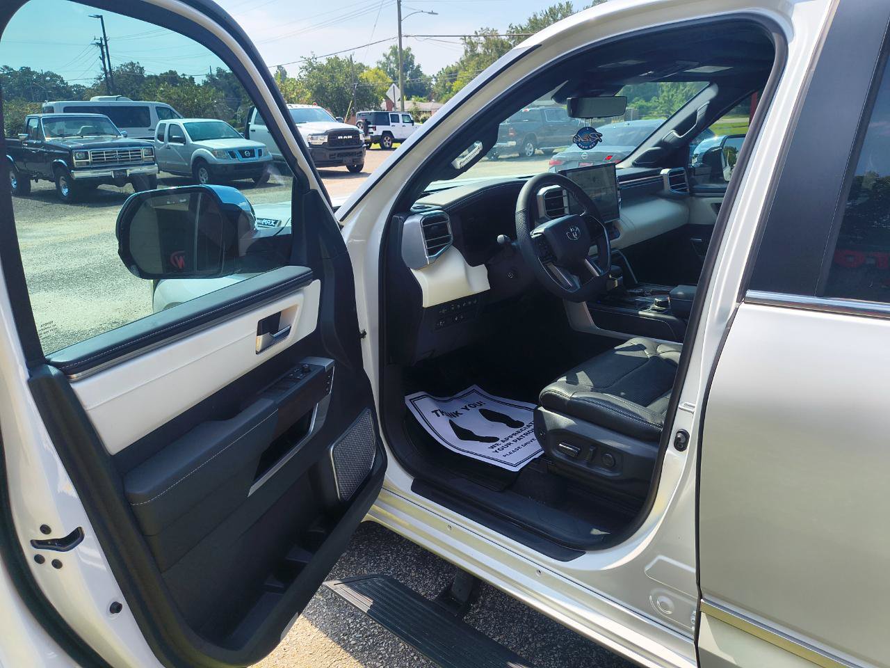 Used 2025 Toyota Sequoia Capstone AWD/4WD image 17