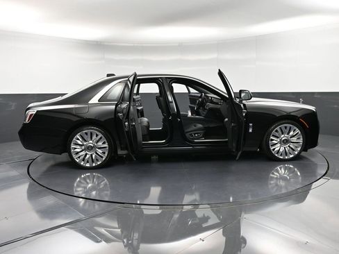 Used 2025 Rolls-Royce Ghost image 41